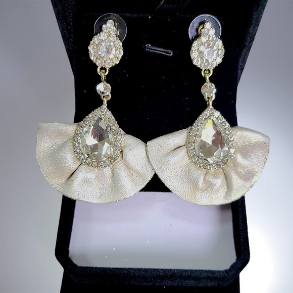 Nino&Fibi Jewelry - Ivory 💜 Nino&Fibi 💜 Collection Austrian Crystal  Teardrop Petals Earrings